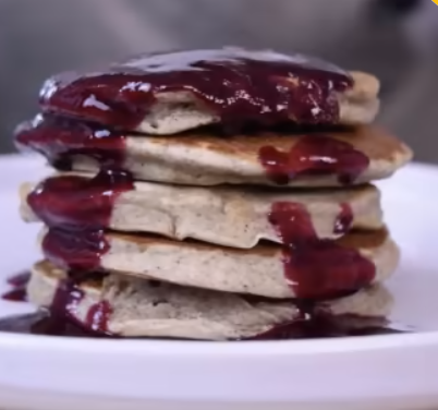 PANCAKES WITH FRUIT COULIS